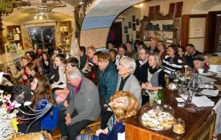 Fair tradový prodejní krámek Český Krumlov - koncert Duo Dam